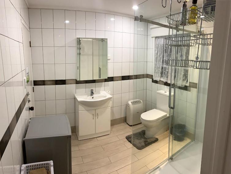 Self Contained En-Suite Private Bathroom, Private Entrance, Close To Shops & Hospital Homestay Hamilton Extérieur photo