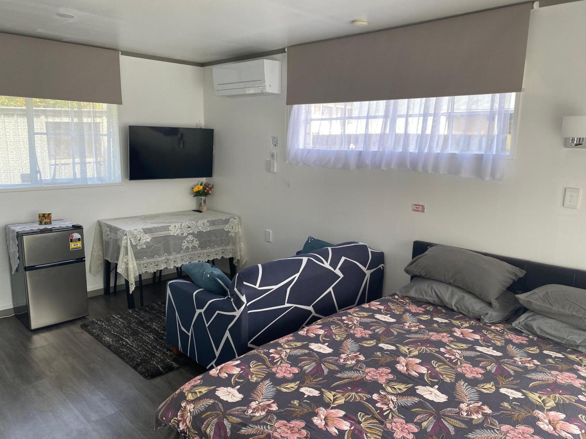 Self Contained En-Suite Private Bathroom, Private Entrance, Close To Shops & Hospital Homestay Hamilton Extérieur photo